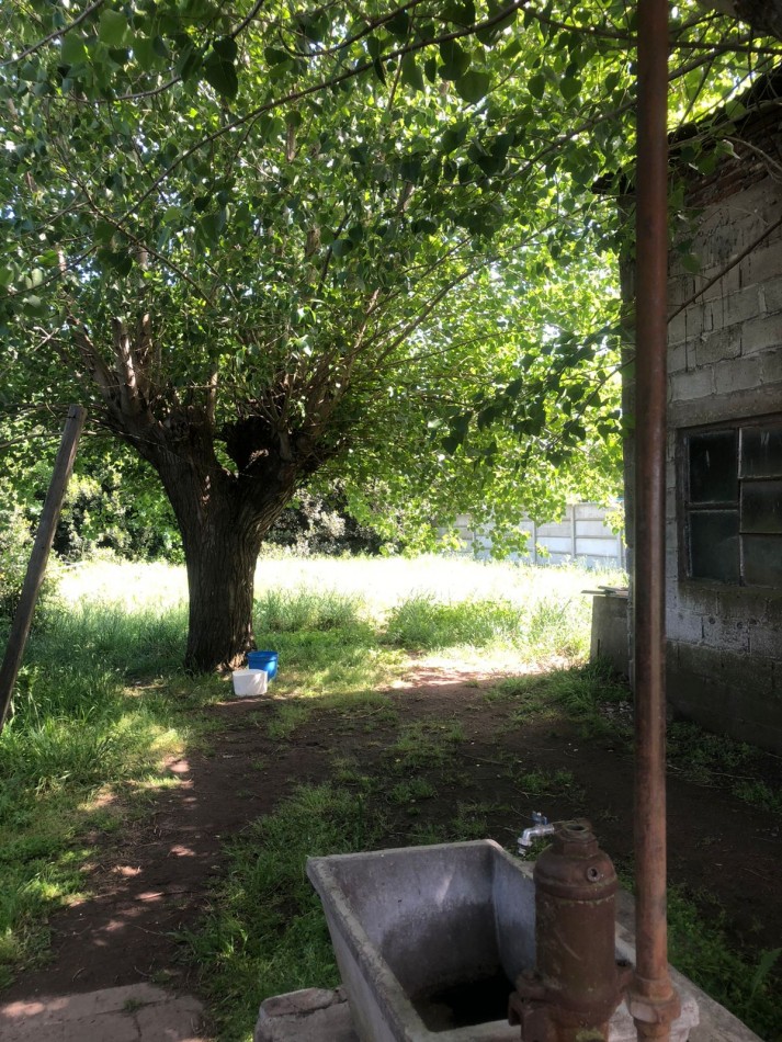 Casa con galpon ( a reciclar)